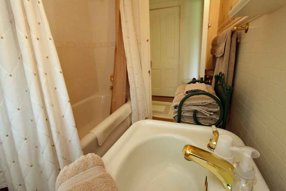 Lancaster PA farmhouse bath